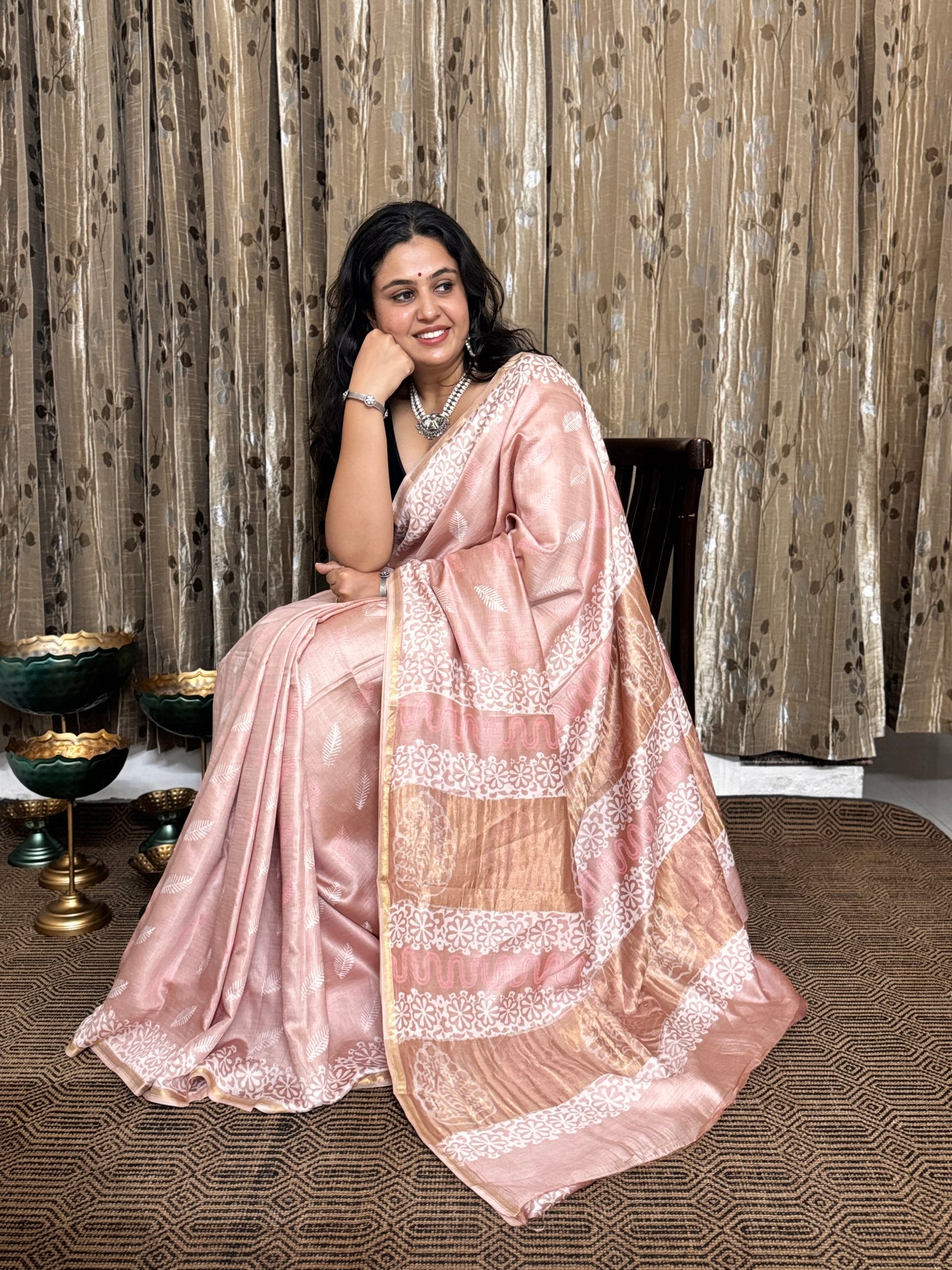 Beige Maheshwari Silk Cotton Zari Saree