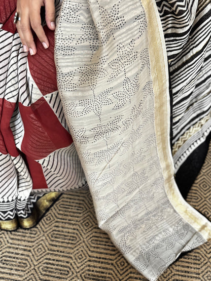 Red Checked Maheshwari Cotton Zari Saree