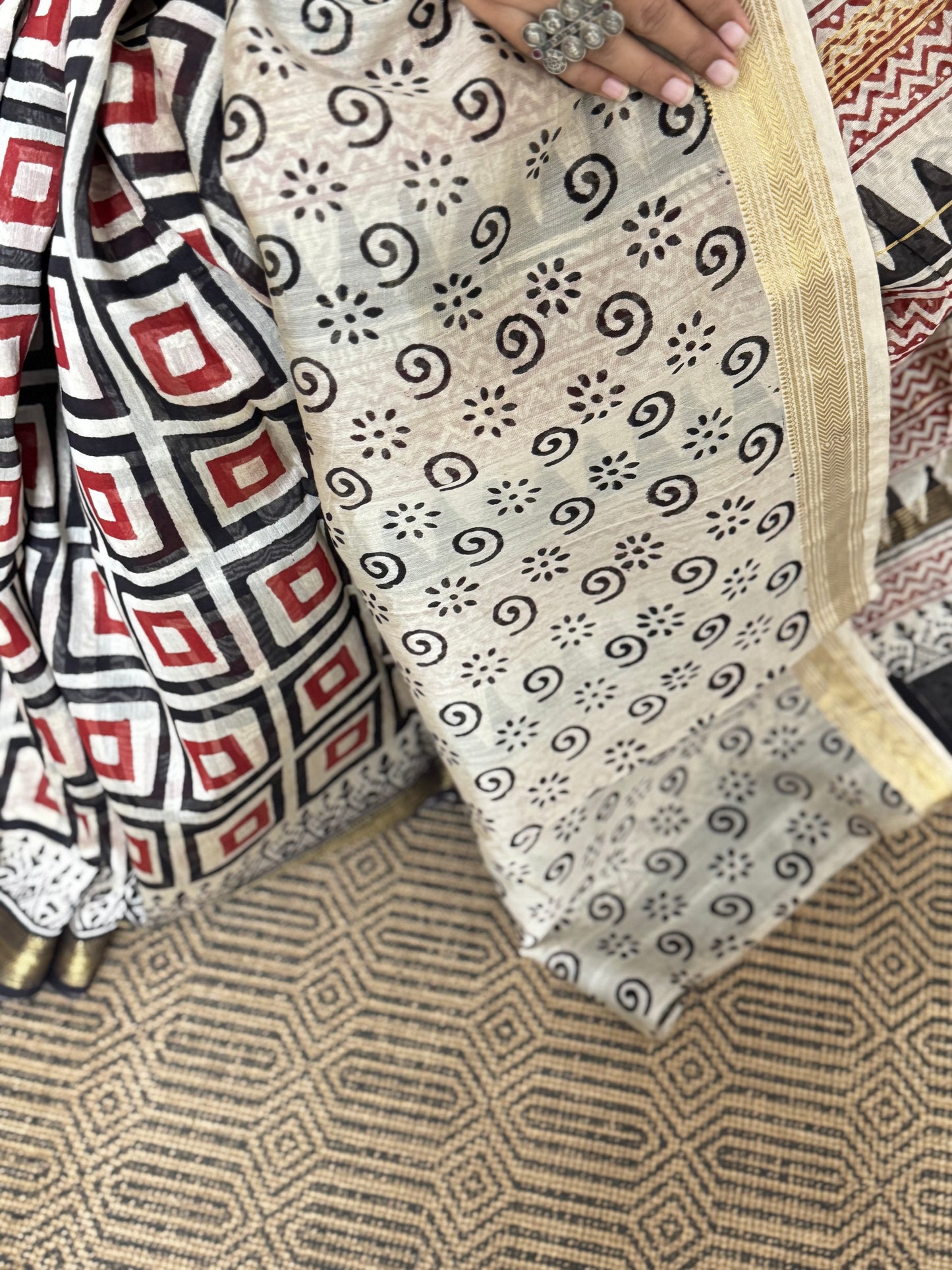 Black and Red Checked Maheshwari Cotton Zari Saree