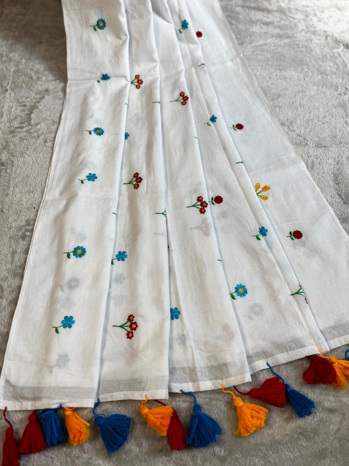 White Flower Embroidery Mul Cotton Saree