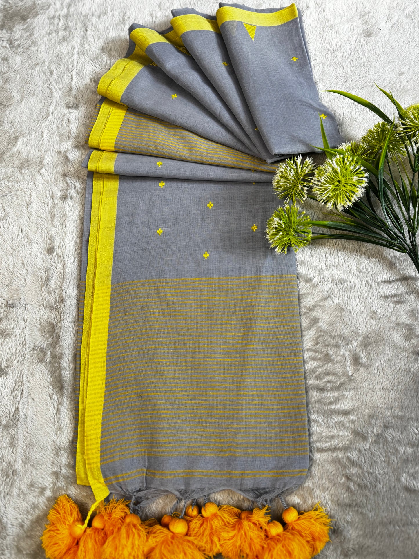 Grey Temple Border Handwoven Mul Cotton Saree