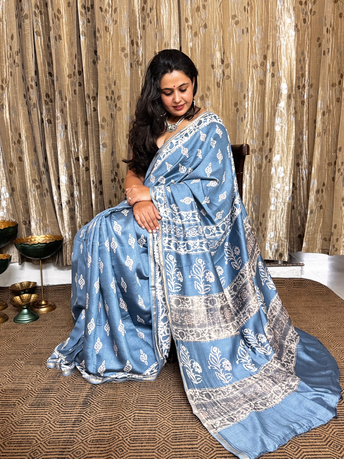 Ice Blue Maheshwari Silk Cotton Zari Saree