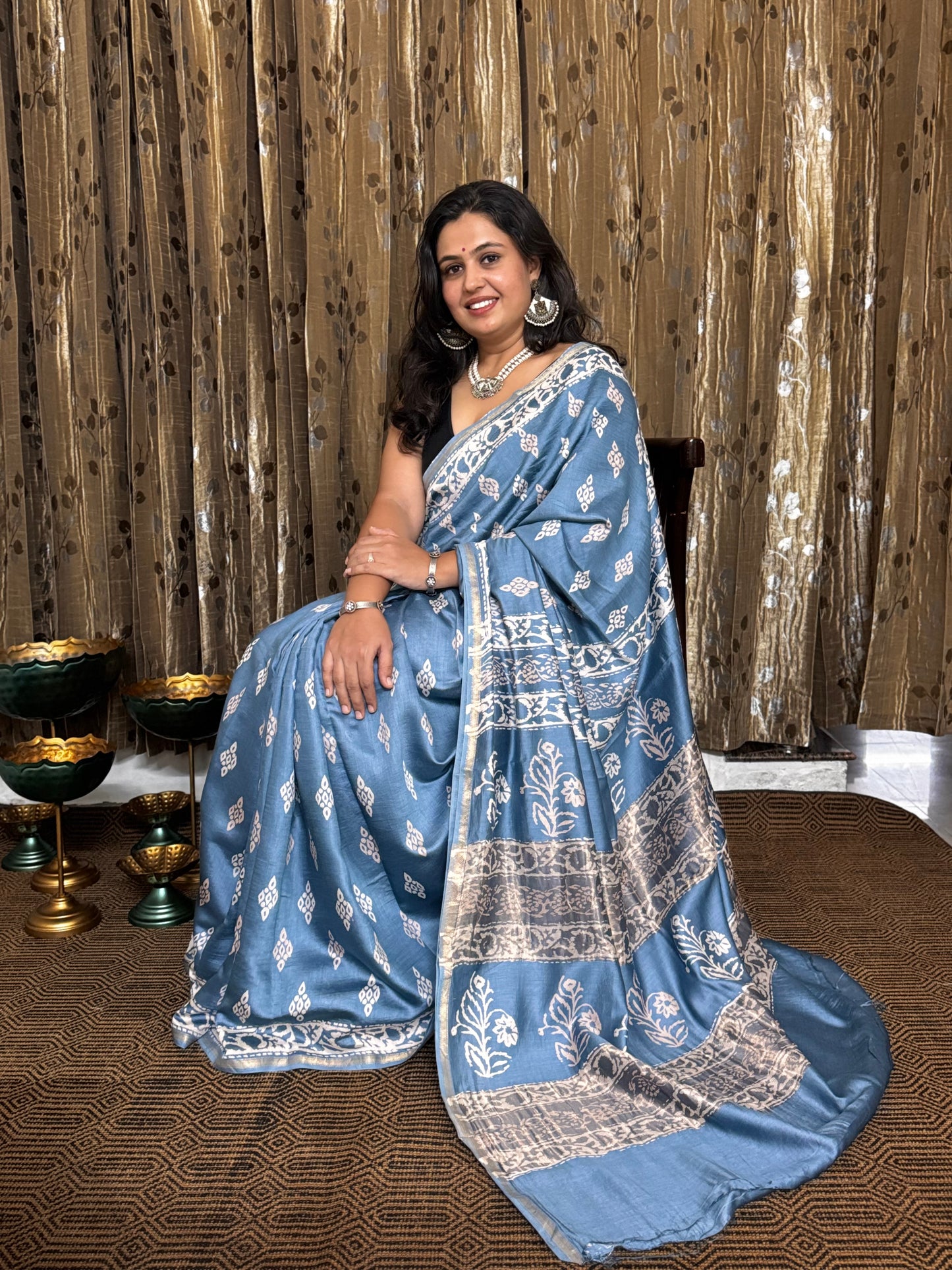 Ice Blue Maheshwari Silk Cotton Zari Saree