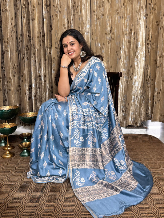 Ice Blue Maheshwari Silk Cotton Zari Saree