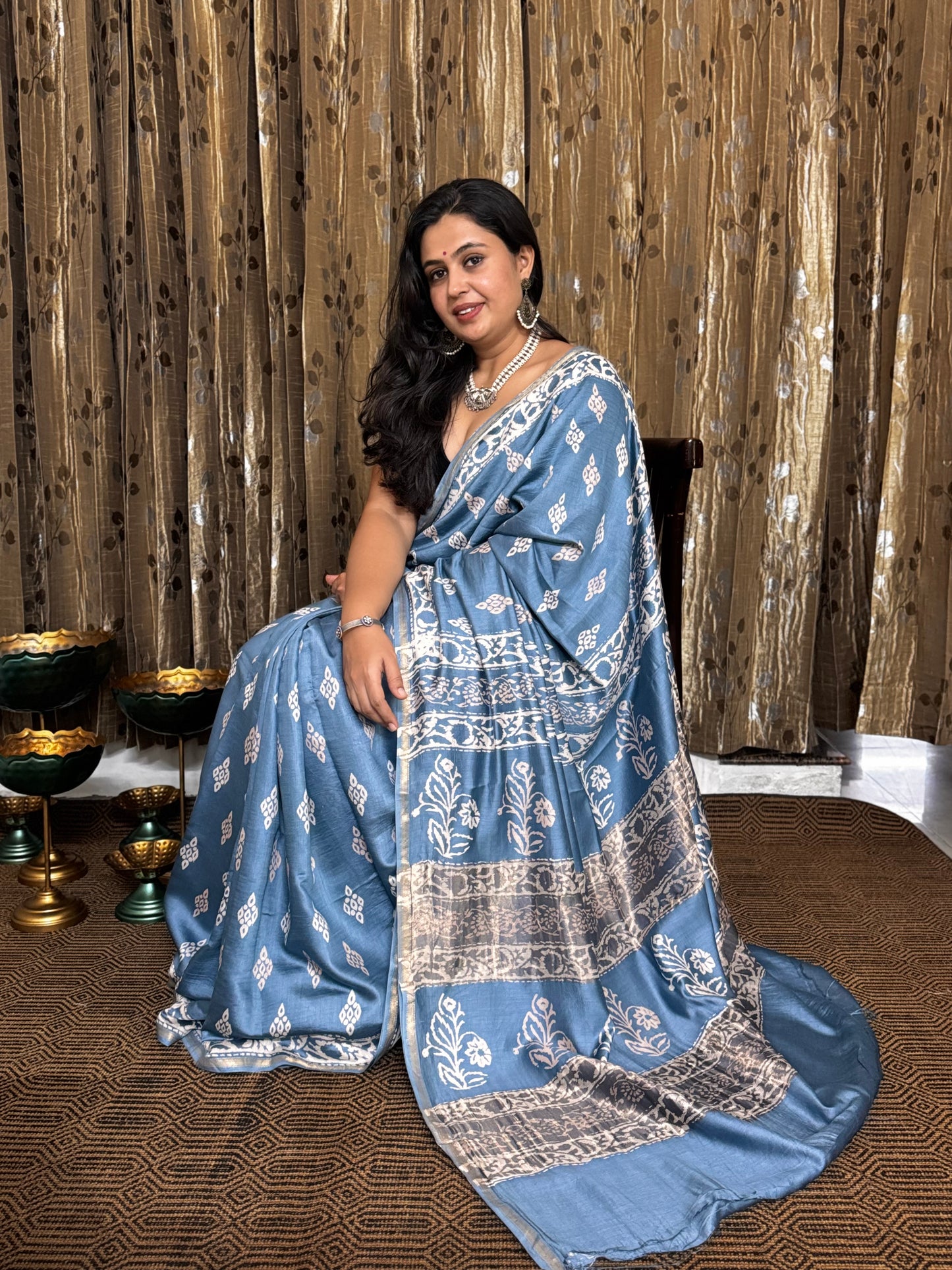 Ice Blue Maheshwari Silk Cotton Zari Saree