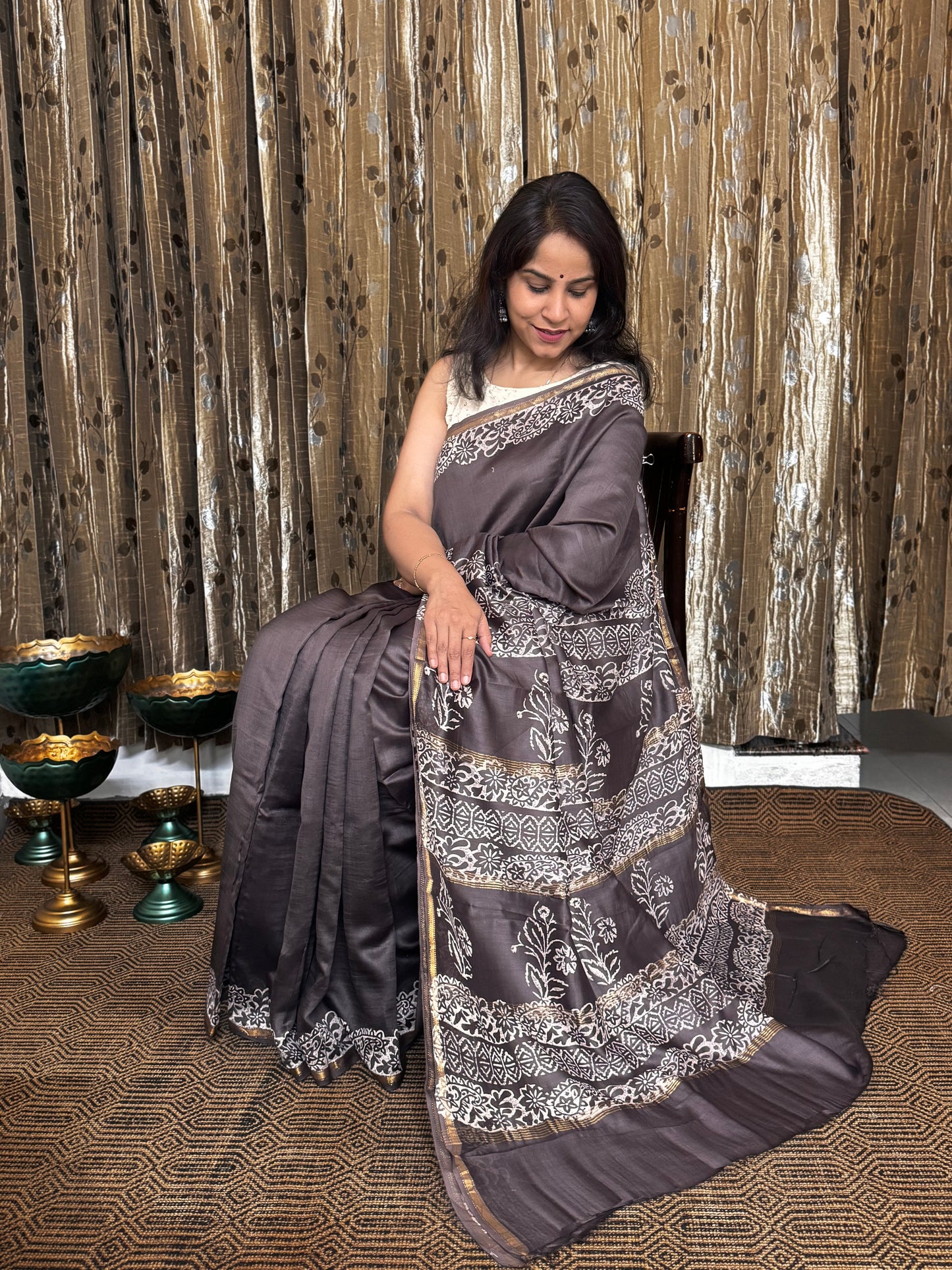 Brown Maheshwari Silk Cotton Zari Saree