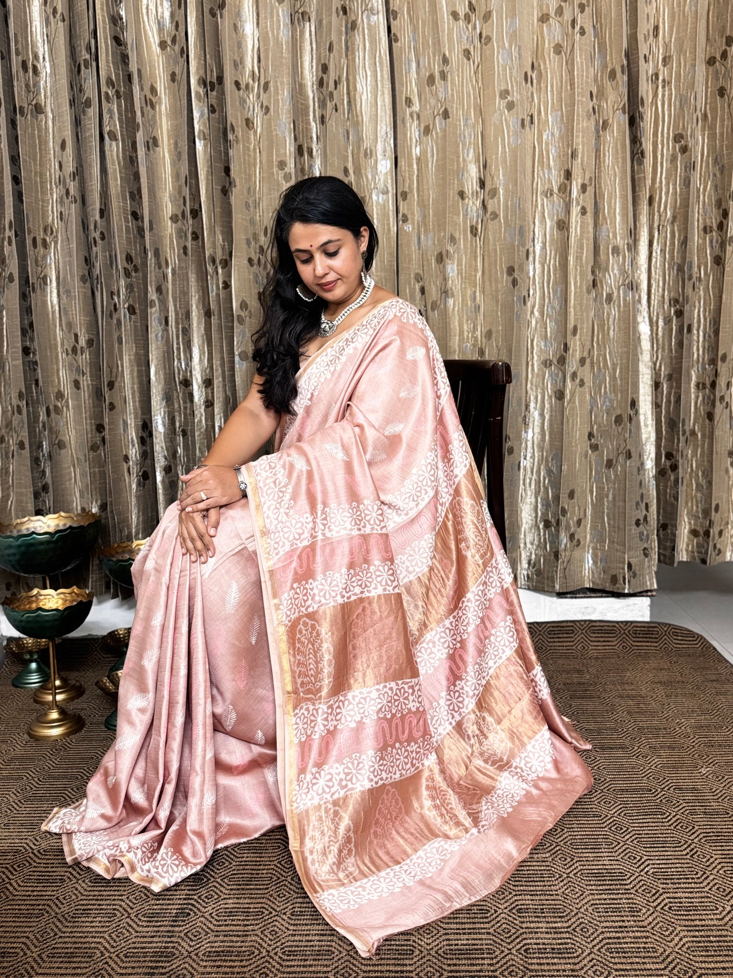 Beige Maheshwari Silk Cotton Zari Saree