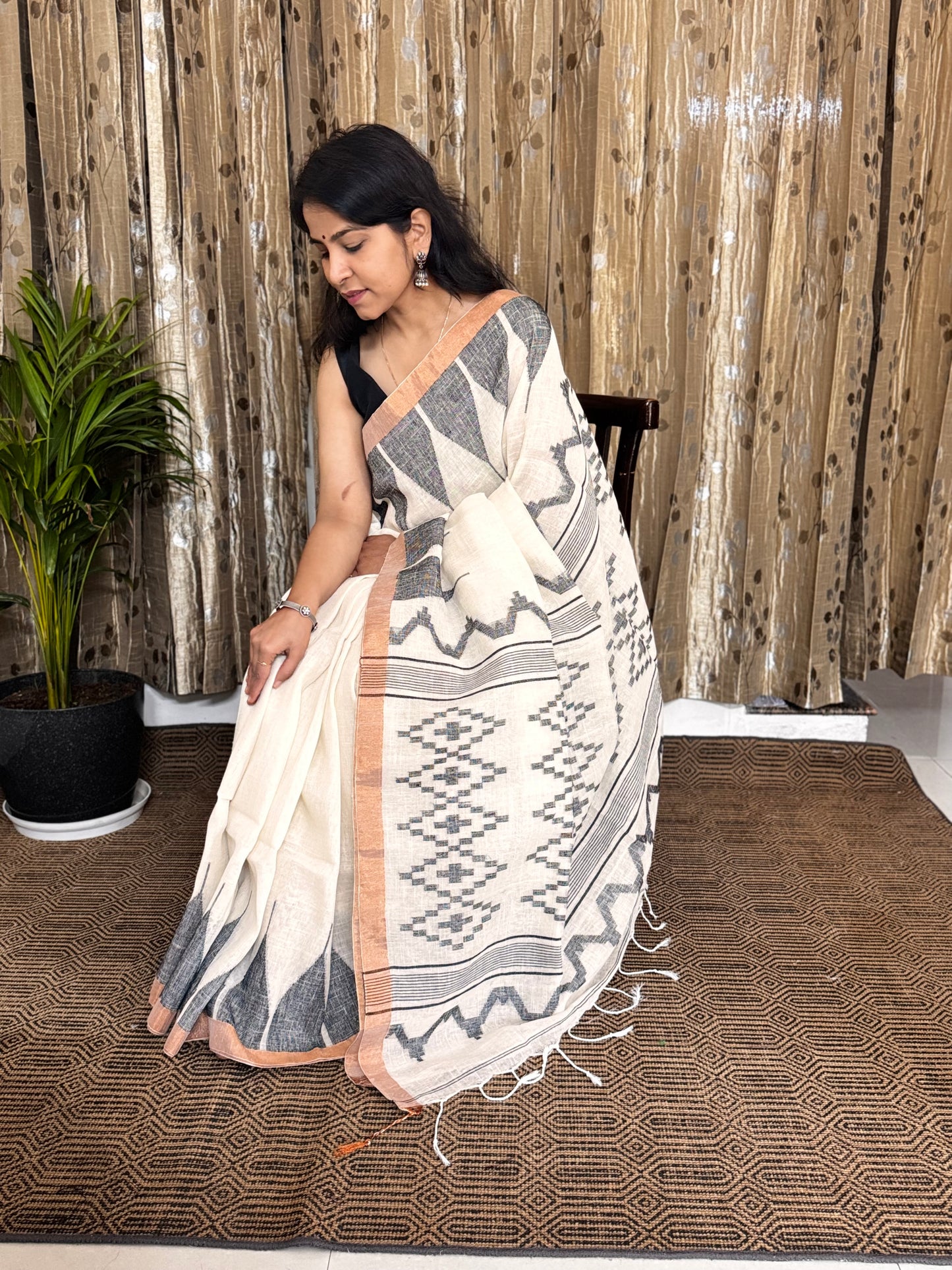 White Black Linen Zari Jamdani Saree