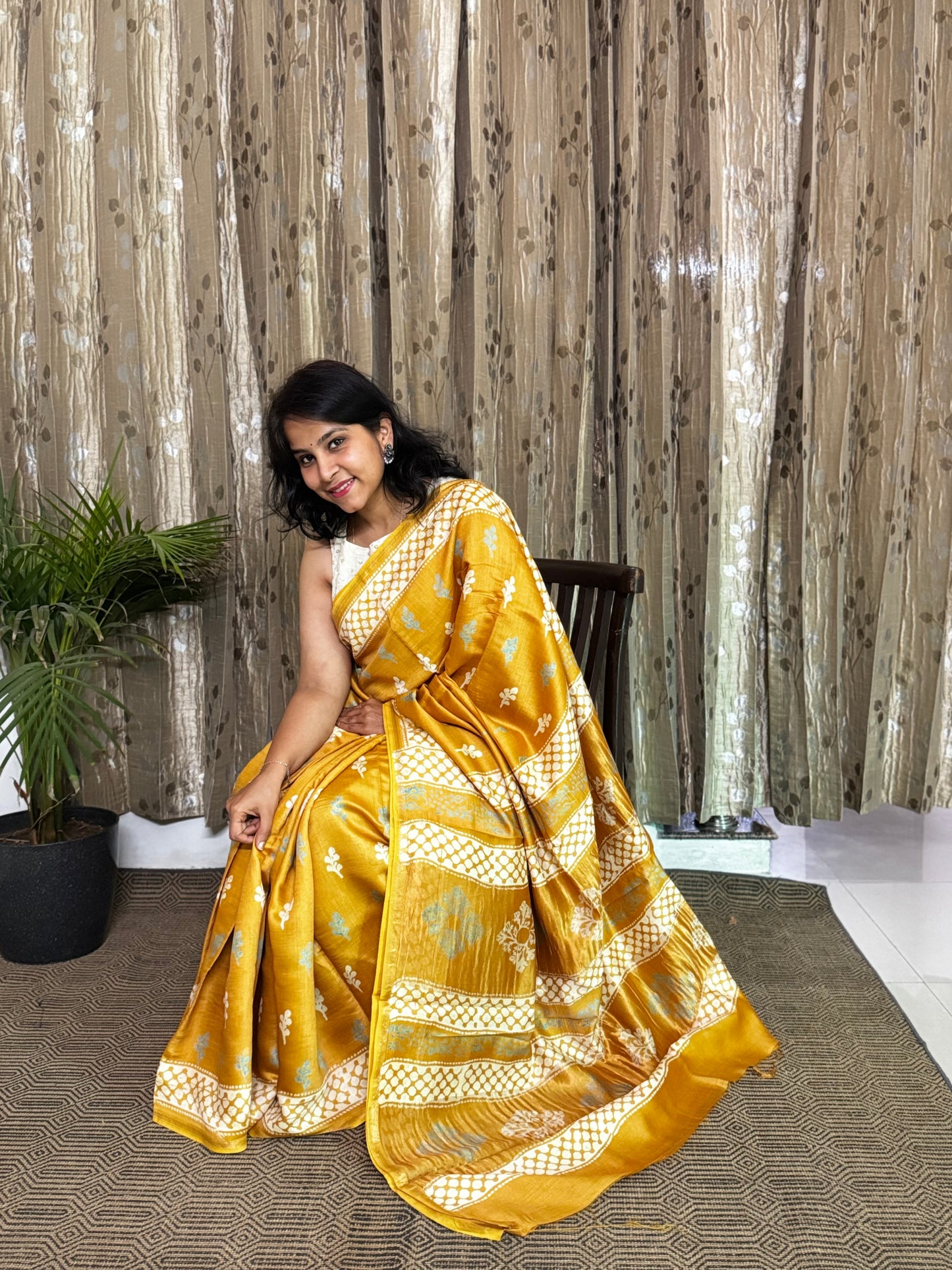 Yellow Maheshwari Silk Zari Saree