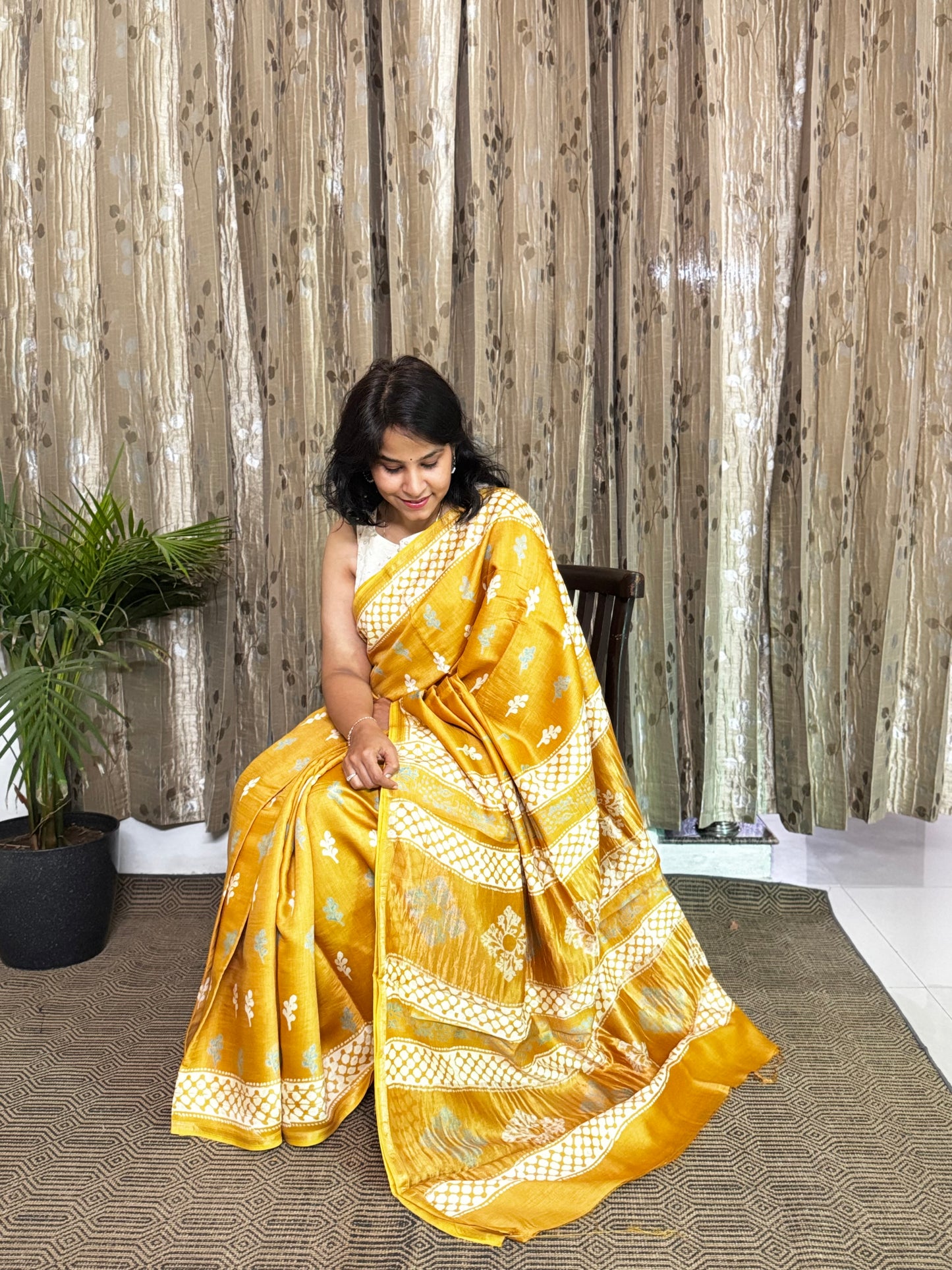 Yellow Maheshwari Silk Zari Saree