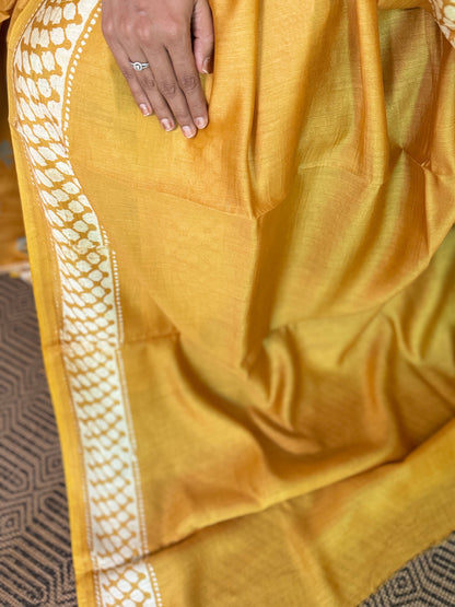Yellow Maheshwari Silk Zari Saree