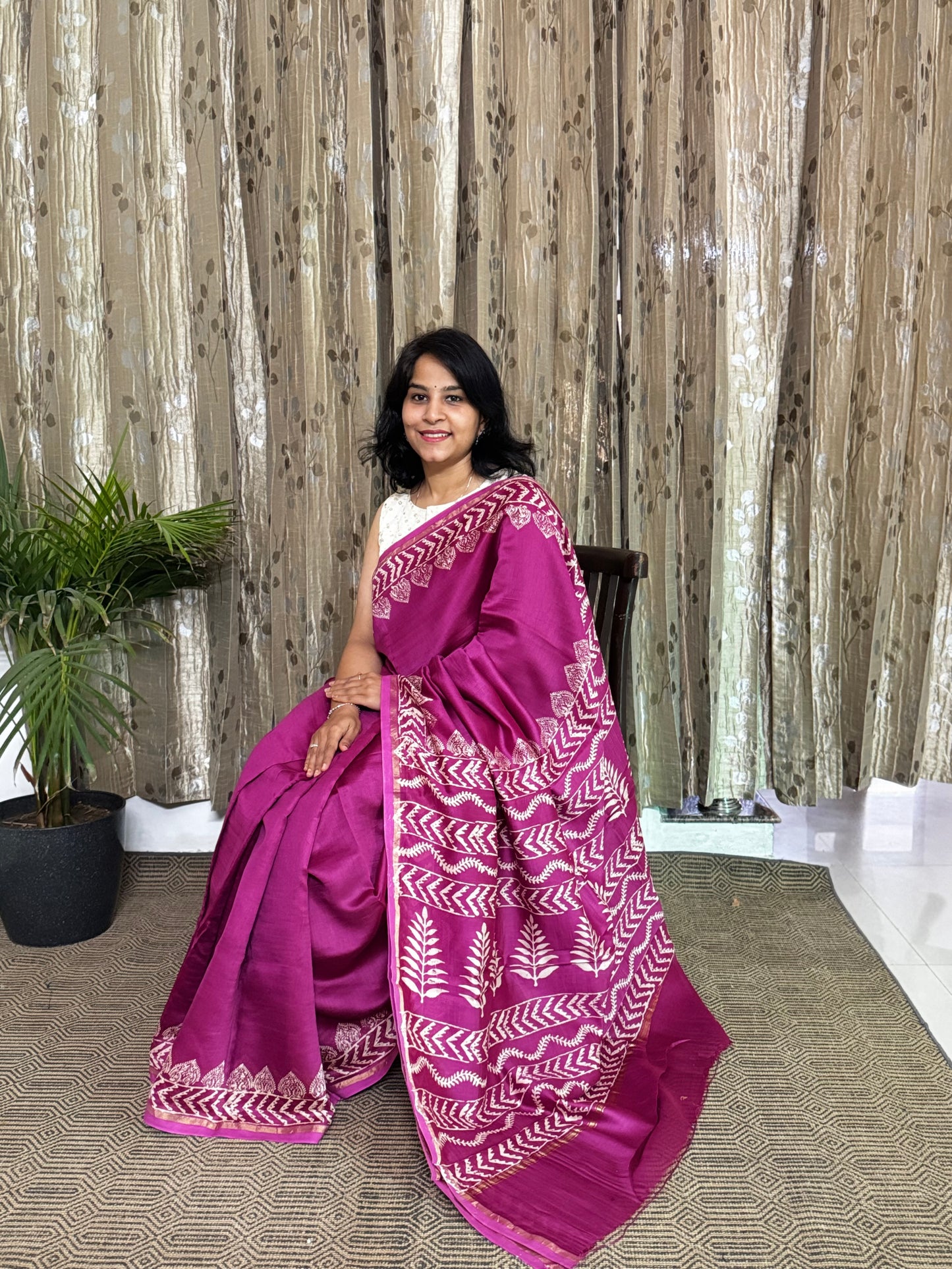 Rani Pink Maheshwari Silk Cotton Zari Saree