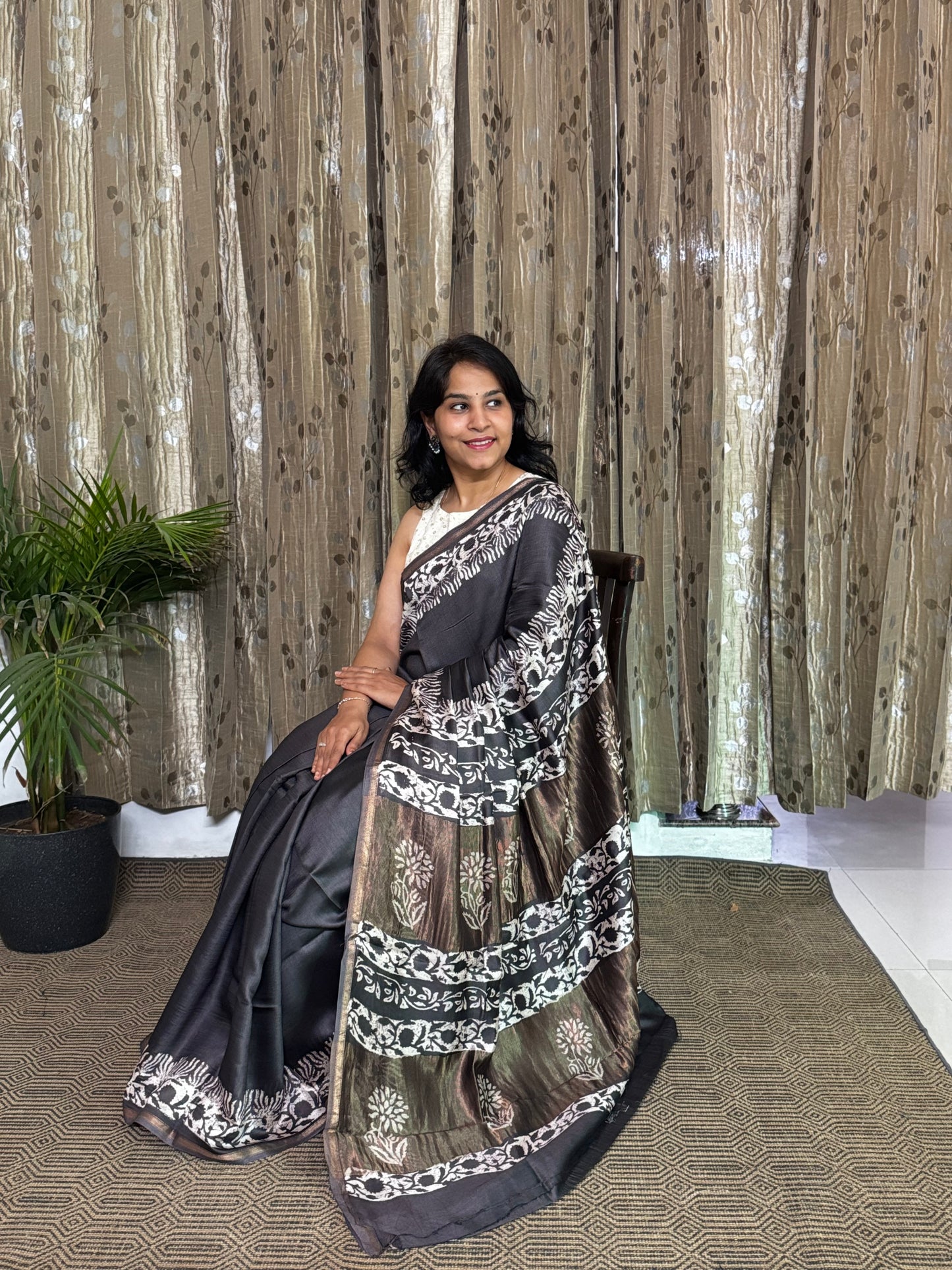 Steel Grey Maheshwari Silk Cotton Zari Saree