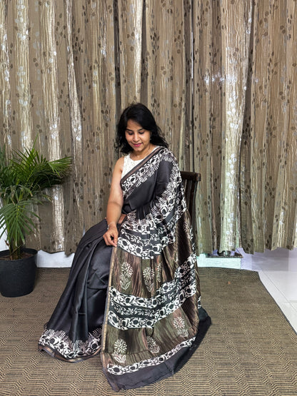 Steel Grey Maheshwari Silk Cotton Zari Saree