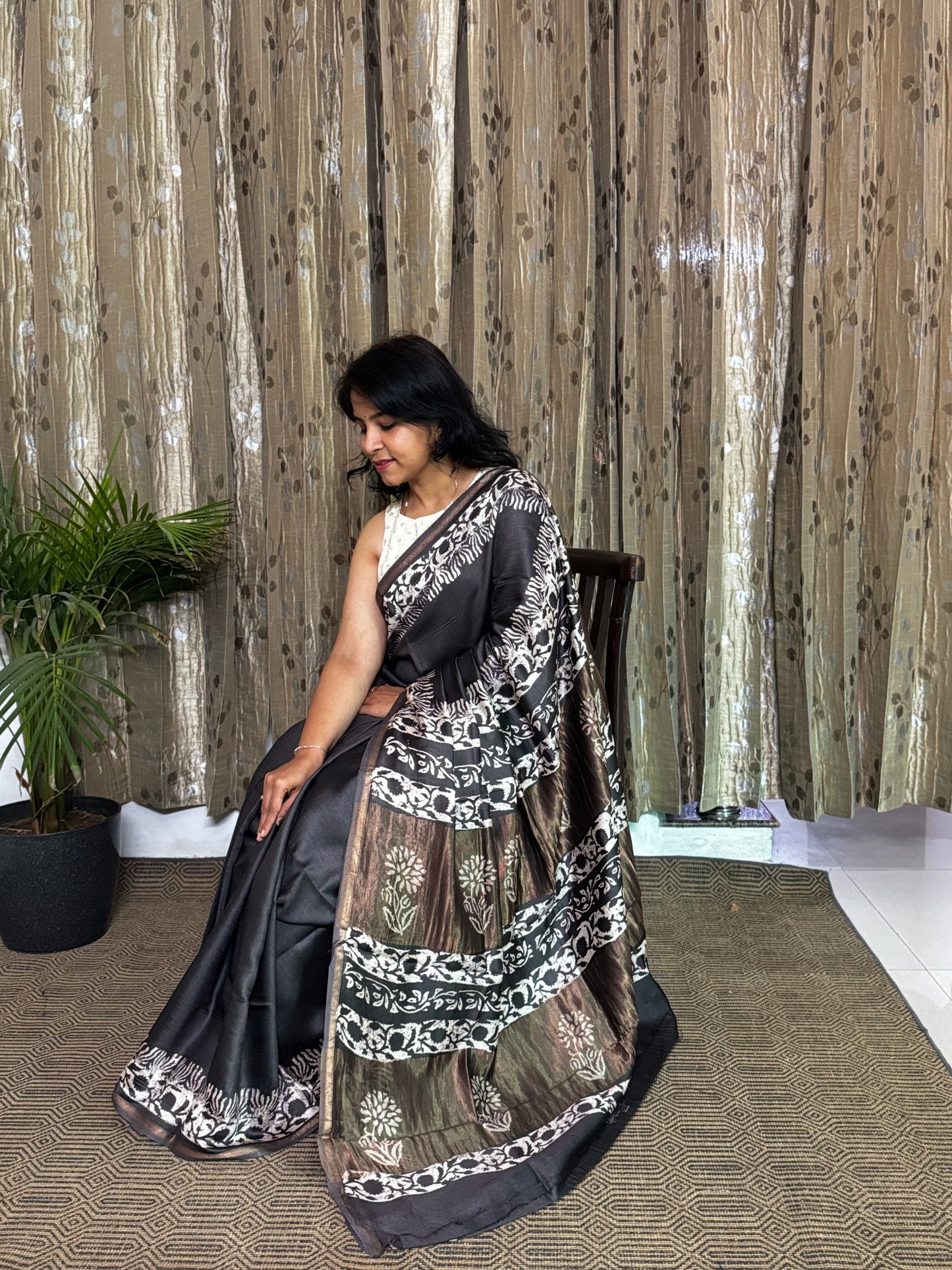 Steel Grey Maheshwari Silk Cotton Zari Saree