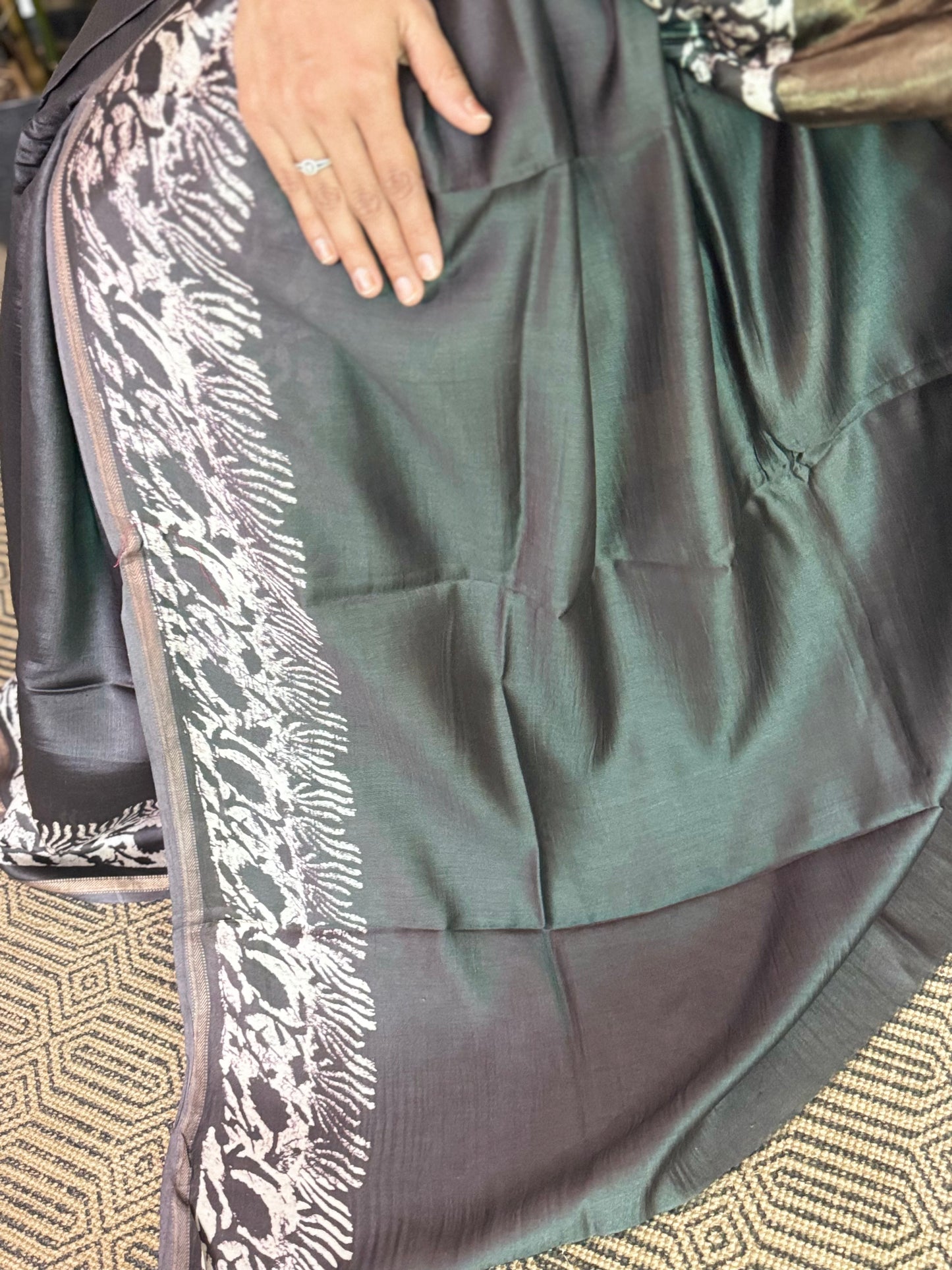 Steel Grey Maheshwari Silk Cotton Zari Saree