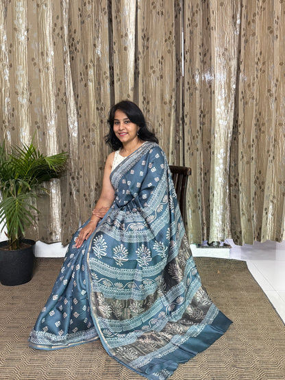 Ice Blue Maheshwari Silk Cotton Zari Saree