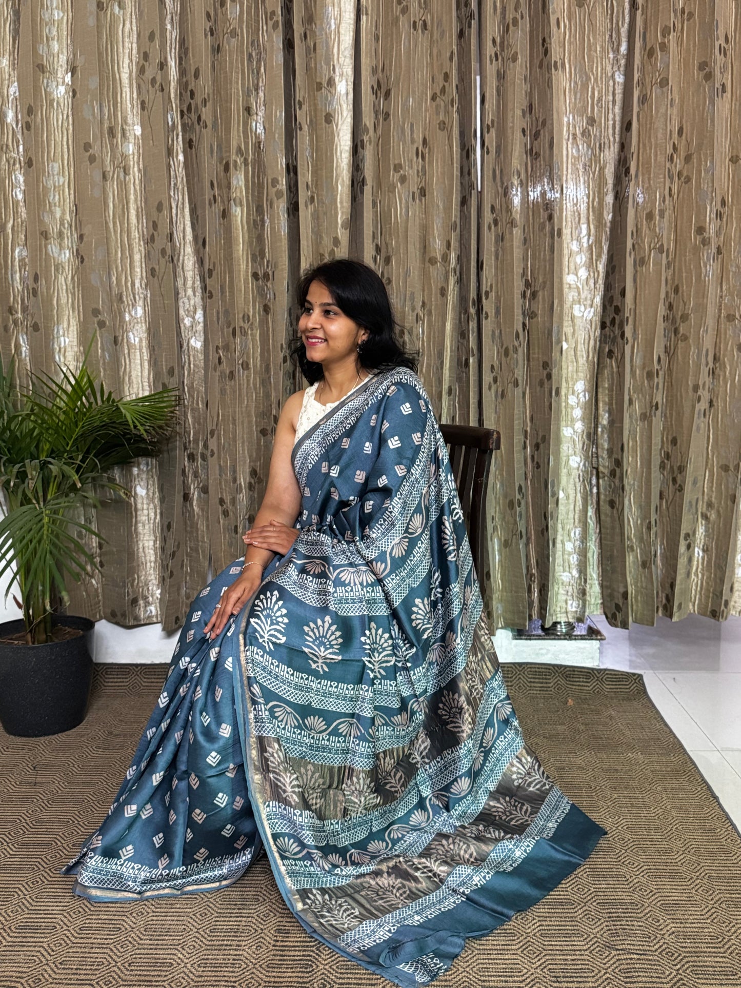 Ice Blue Maheshwari Silk Cotton Zari Saree