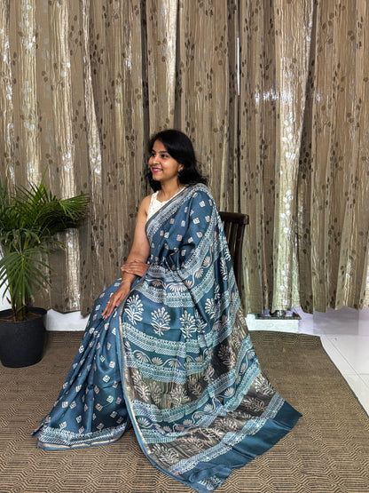 Ice Blue Maheshwari Silk Cotton Zari Saree