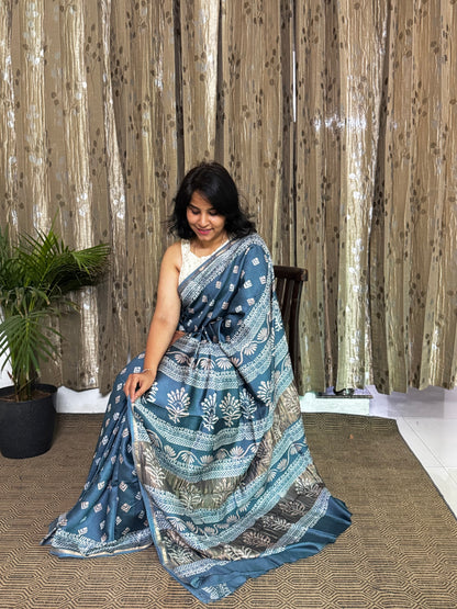 Ice Blue Maheshwari Silk Cotton Zari Saree