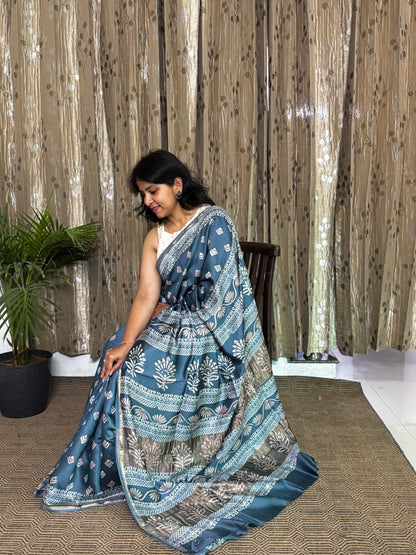 Ice Blue Maheshwari Silk Cotton Zari Saree