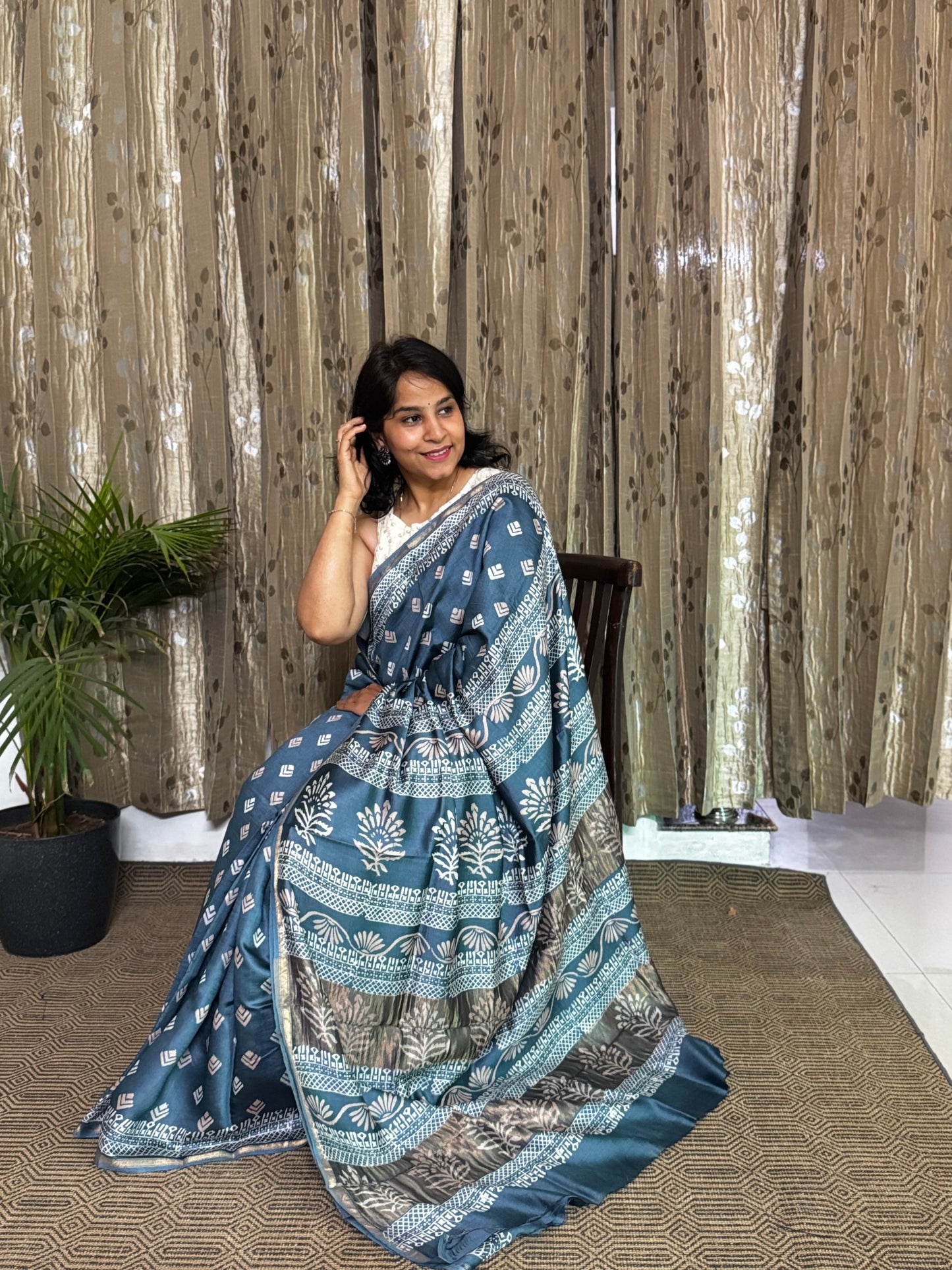 Ice Blue Maheshwari Silk Cotton Zari Saree