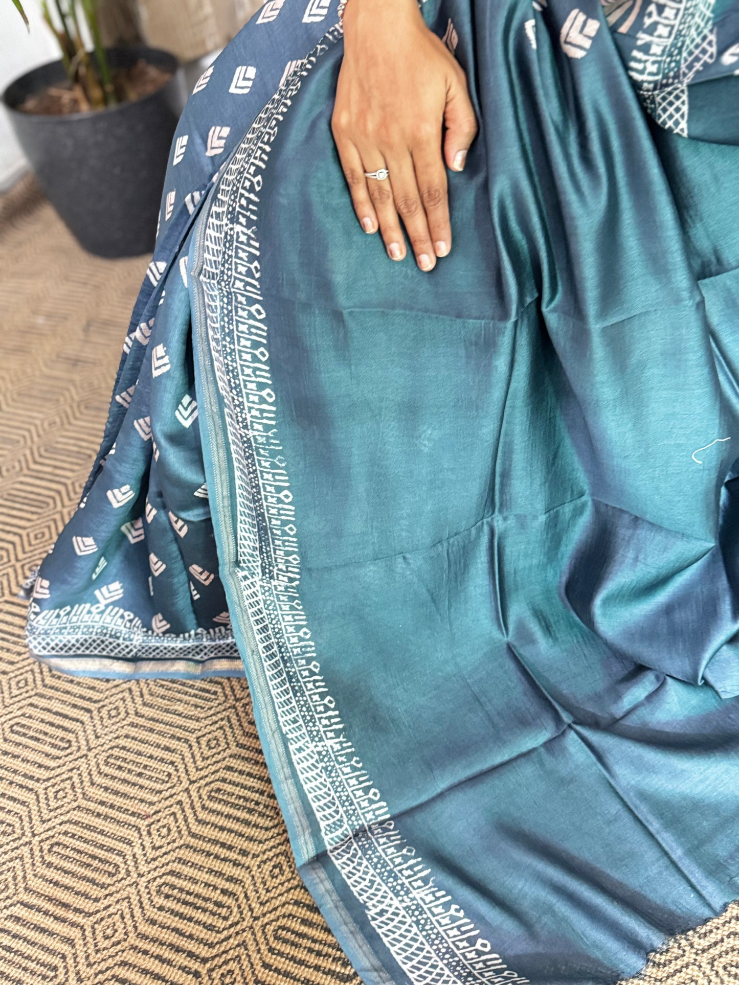 Ice Blue Maheshwari Silk Cotton Zari Saree