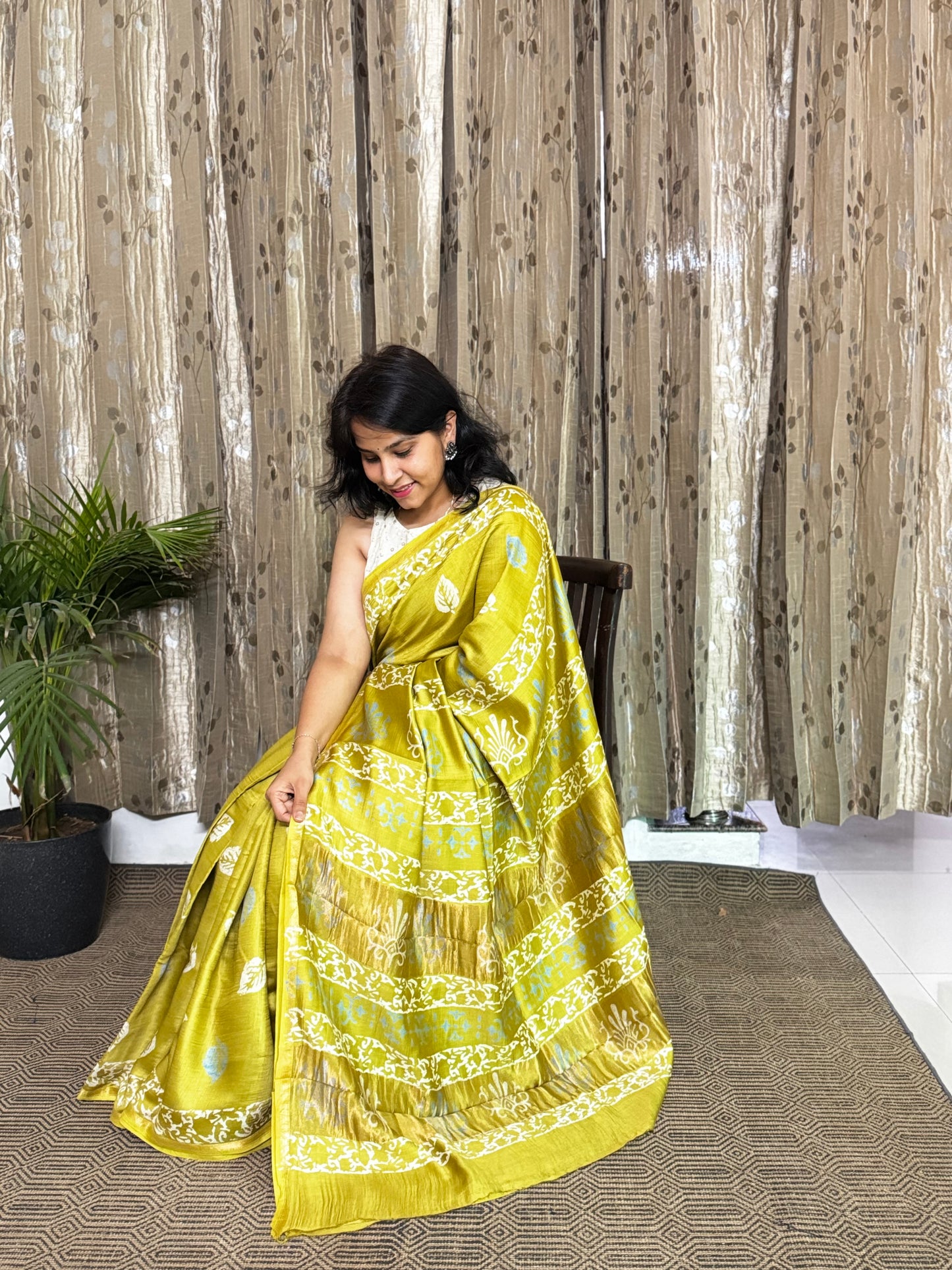 Lime Green Maheshwari Silk Cotton Zari Saree