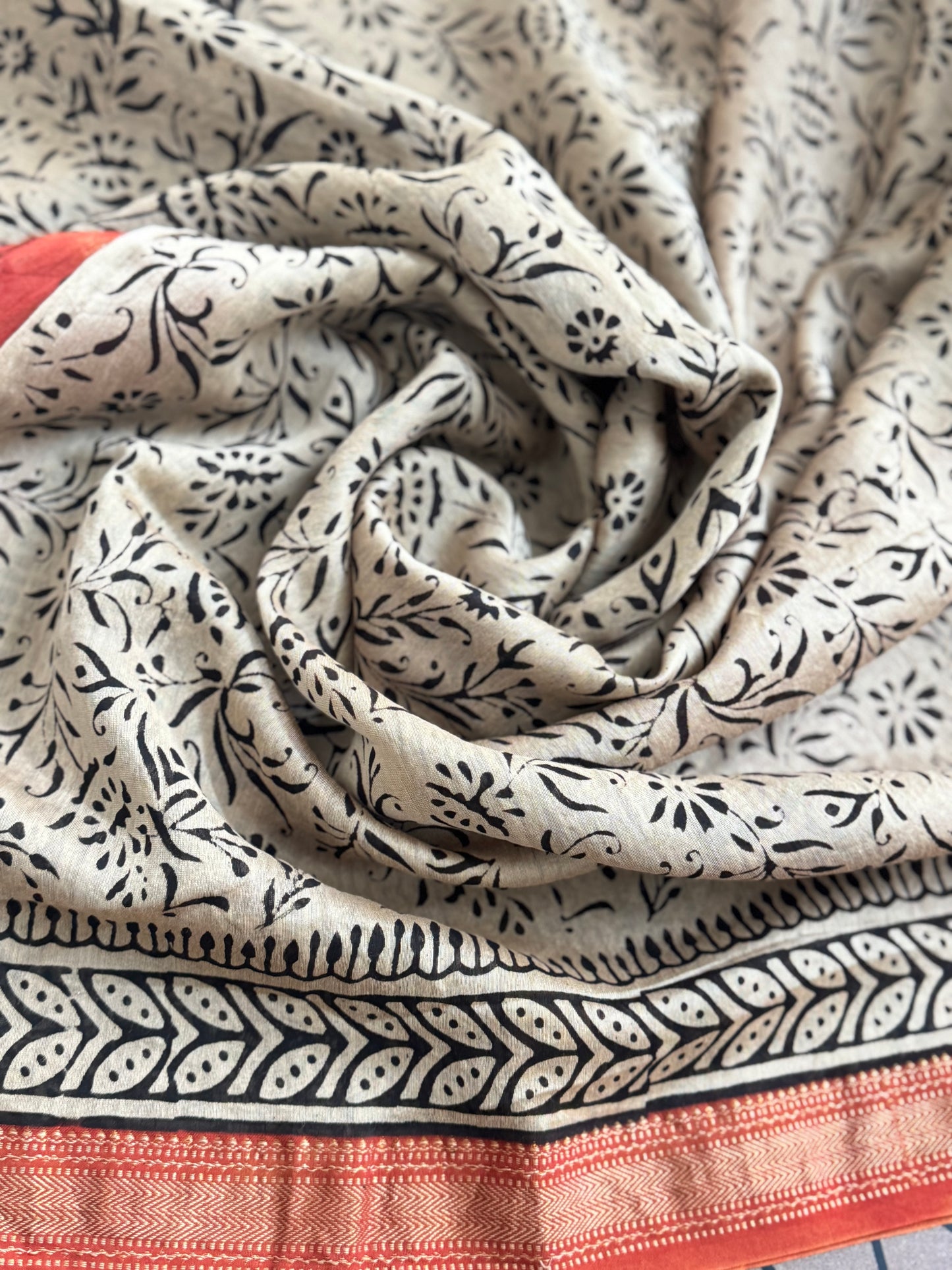 Black Maheshwari Cotton Zari Saree