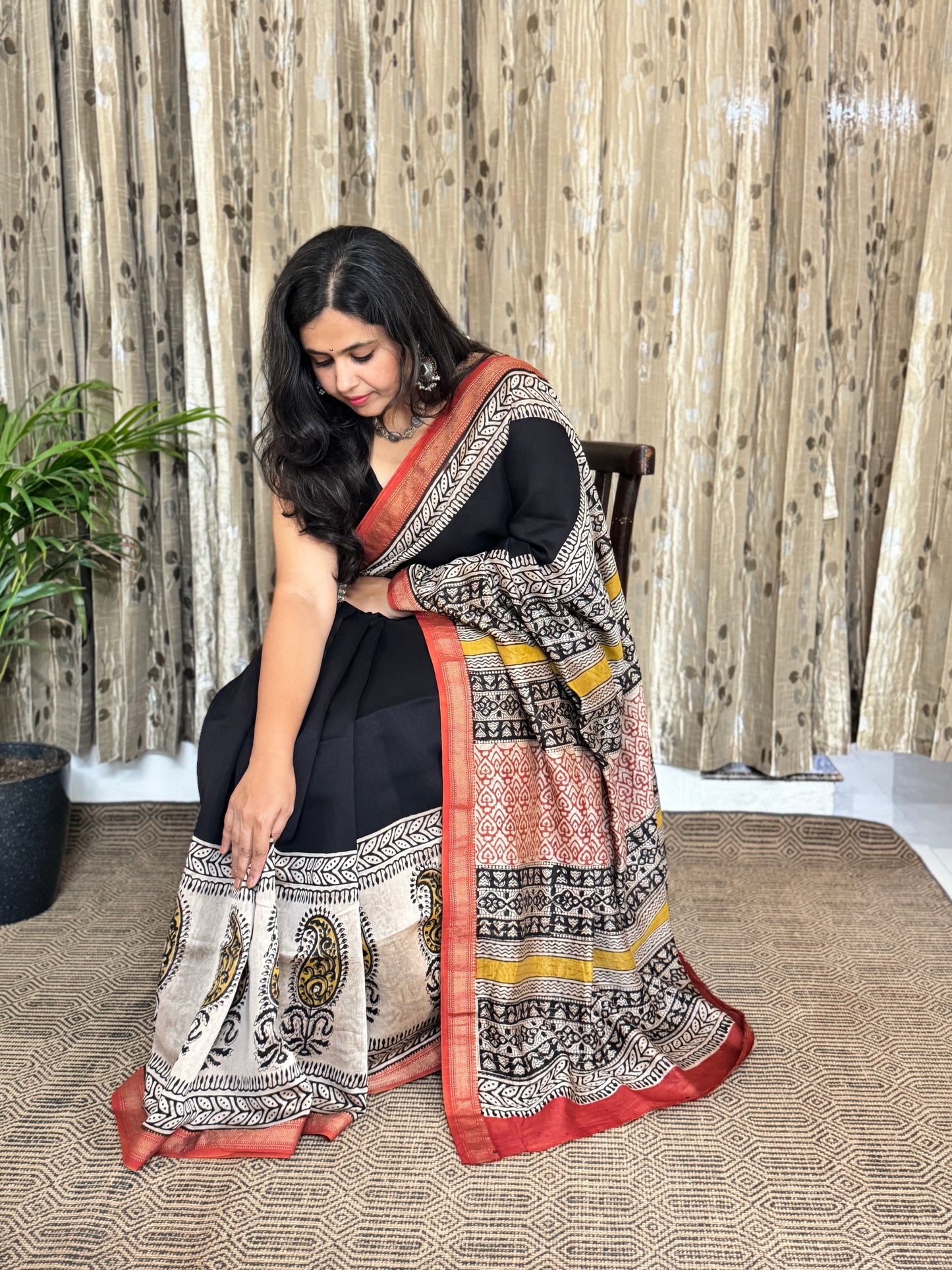 Black Maheshwari Cotton Zari Saree