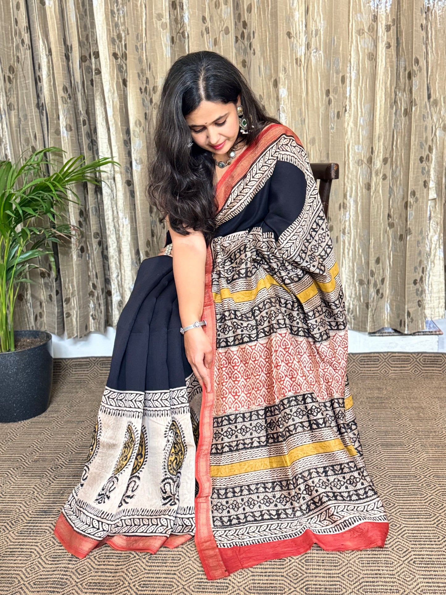 Black Maheshwari Cotton Zari Saree