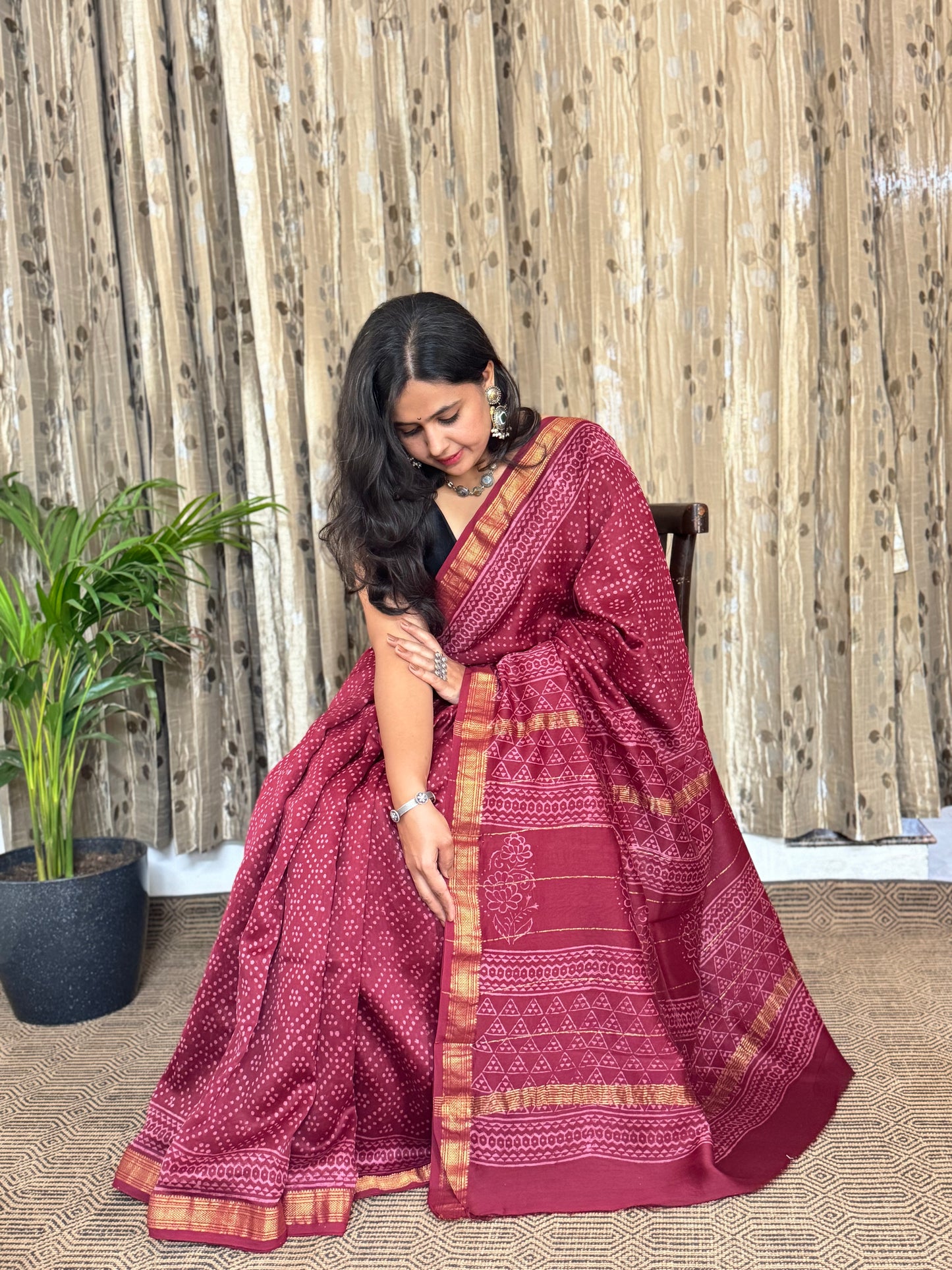 Deep Red Maheshwari Cotton Zari Saree