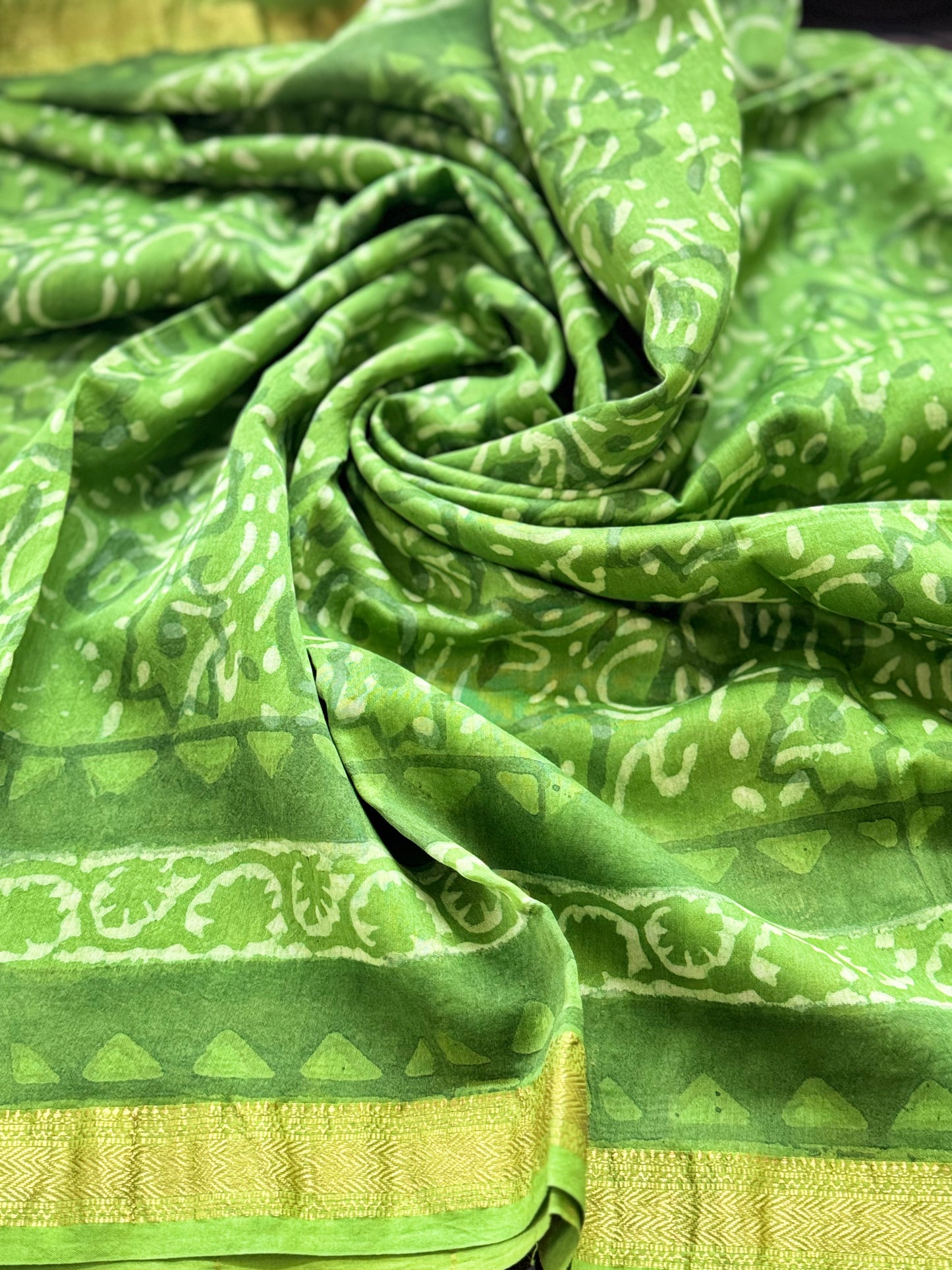 Bright Green Maheshwari Cotton Zari Saree